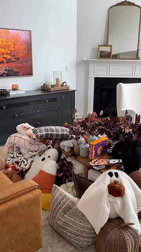 The big fall clean up, pack and reset the whole house to prep for the Christmas season and decor ✨ I make no apologies for my seasonal schedule. comment STORE for a link to my favorite decor storage #cleaningmotivation #cleanwithme #asmrcleaning #reset #decor | Carissacleansitall