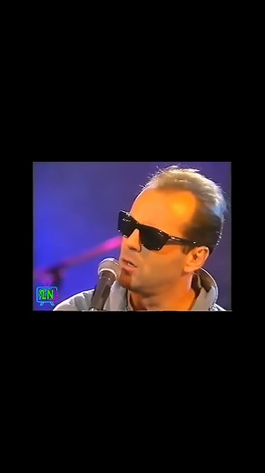 Bruce Willis sings the blues in 1993, I can not find the name of the song... #brucewillis #blues #90skids #legendarynostalgia #foryourpage #ShareLikeFollowComment #fbreels #fyp #LegendaryInterviews | 80's, 90's Legendary Nostalgia