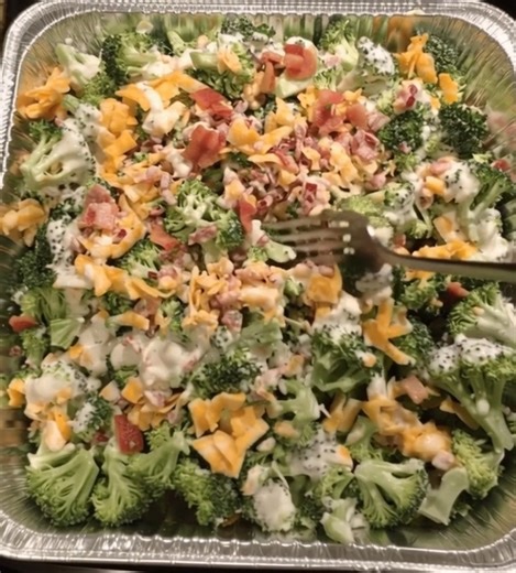 93K views · 339 reactions | The Best Broccoli Salad You'll Ever Make! "Love this salad.. made it every week for 4 weeks straight.. can't get enough! I might just go fix my self another bowl, haha." Recipe in First (c.o.m.m.e.n.t ). | Recipes For Dinner | Facebook