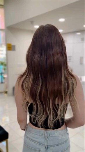 Two-Tone Extensions. No Full Bleach. 🤍