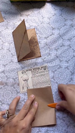 21K views · 553 reactions | Here is another fun little envelope mini journal idea. This video contains music from Shutterstock, licensed by Splice video editing app. . #diy #junkjournals #junkjournaling #envelopecraft #crafting #trashtotreasure #recycle #upcycle #fblifestyle | Junk in the Trunk by Maddie | Facebook