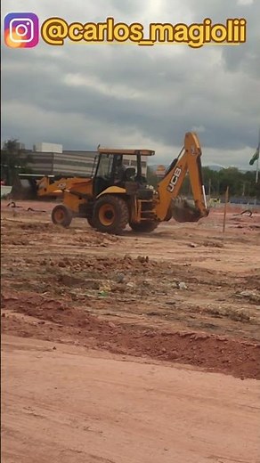 Retro escavadeira jcb 3c retornando aos trabalhos. #jcb #kwai #obra #ajuda #manutenção #shorts