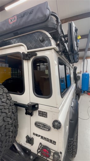 Transformation Fridays? 🧐 this 110 2-door getting a nice window upgrade with our sliding dark tint windows, rear quarter glass and rear door glass 🫠 #masai4x4 #landroverdefender #landrover #defenderlife #defender | Masai 4x4 Accessories