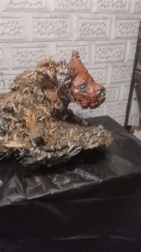 HYAENIC FORM: AXIAL VITRIFICATION AND THE LOGISTICS OF THE GAPE