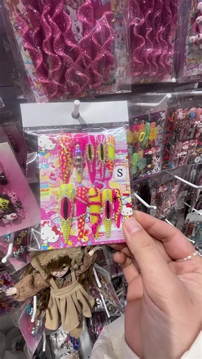 Creative Press-On Nails for Extravagant Styles