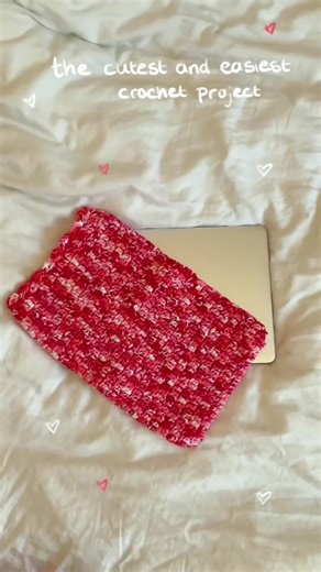 Handmade Laptop Sleeve: Aesthetic and Protective Design