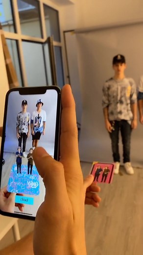 Scaricate l'App Q4 e Scoprite il Nostro Album