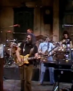 “Trouble ahead, trouble behind, and you know that notion just crossed my mind” 🎙️ Hands up if you’ve caught Jason Reitman’s ‘Saturday Night’ movie ✋Now picture this: the Dead backstage, gearing up to deliver powerhouse performances of “Casey Jones,” “I Need A Miracle,” and “Good Lovin,’” during their SNL debut on this day in 1978. Talk about a night to remember! | Grateful Dead