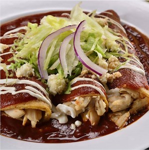 Enchiladas Rojas con Pollo > https://goo.gl/tEVShd | kiwilimón