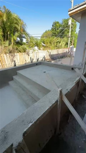 🎬 Final gunite shoot of 2025 — what an incredible year. There’s nothing quite like the sound of the Southern Gunite trucks rolling in 🔊💪 It’s the moment a vision becomes permanent. This sleek custom pool features: ✨ A flush spa with 16 therapeutic jets (full body, calf, and foot) ✨ A clean, modern sunshelf ✨ Crisp, elegant steps guiding you into the water Precision. Power. Progress. We’re closing out 2025 strong. 💧🔥 #GuniteDay #D&Epoolslighthouse #PoolConstruction #CustomPools #LuxuryPools