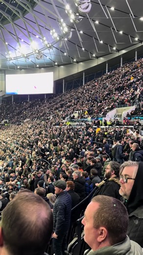 Tottenham Fans Sing About Thomas Frank's Future