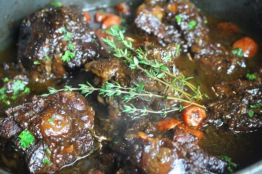 Easy, tender, delicious oxtail made on the stovetop! Print the recipe here:https://iheartrecipes.com/stove-top-oxtail-recipe/ | I Heart Recipes