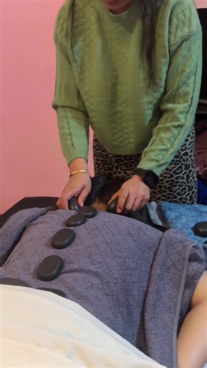 Hot Stone Massage at Beauty Spa Therapy