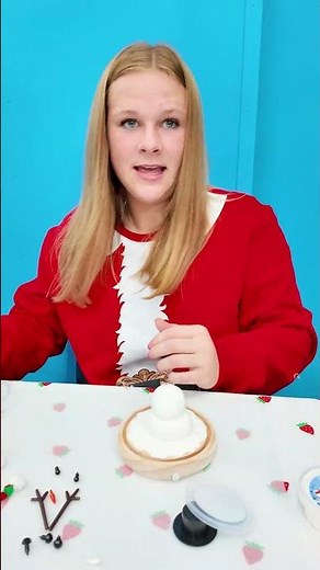 Assistant Crafts a DIY Snowman Night Light #FamilyFun #DIYNightLight