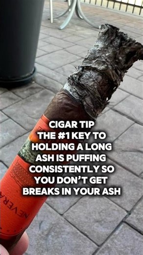 Cigar Tip! How to hold an ash on a cigar! #NeverAsh