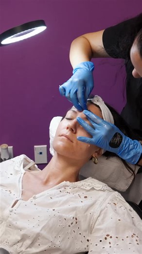 45 minutes to GLOW ✨ Big night tonight? We got you. Skip the 2-hour spa appointment. Get in, get glowing, get OUT to your plans looking incredible  That’s the Fizz difference - real results that fit YOUR schedule. #stlouisfacials #stlouisspa #stlfacial #stlexpressfacials #stlouismedicalgradeskincare #facialbarstlouis | Fizz Facial Bar St. Louis | Facebook