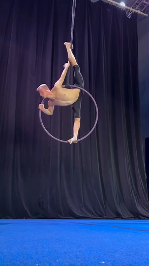 Our Aerial Hoop instructor Kevin Demaro is an incredibly talented performer who will teach you how to flip, pose, roll, turn, and transitioning combinations in our Aerial Hoop Level 1 class on Mondays! 🤩🤩🤩 Aerial Hoop will make you feel like a cirque performer while helping you increase your flexibility and body awareness, developing upper body, core and grip strength! If you've never taken your fitness off the ground, take our Intro to Aerial Class to get comfortable on the apparatus, and on
