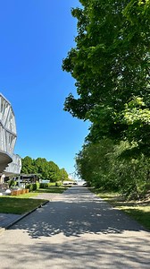 🏖 ＼夏の首都パルヌのビーチで海水浴しよう／ パルヌのビーチは遠浅なので、子供たちも安心して遊ばせる事ができます。 ビーチには水着に着替える簡易コーナーもあるので、大人も子供も気軽に海水浴を楽しむ事ができますよ！ ぜひ、パルヌでは海水浴も楽しんでくださいね👙 📍パルヌビーチ、パルヌ @visitparnu #エストニア #エストニア旅行 #バルト三国 #バルト三国旅行 #北欧 #北欧旅行 #ヨーロッパ #ヨーロッパ旅行 #パルヌ #夏の首都 #遠浅 #遠浅の海 #海水浴 #海水浴場 #水着 | エストニア観光局