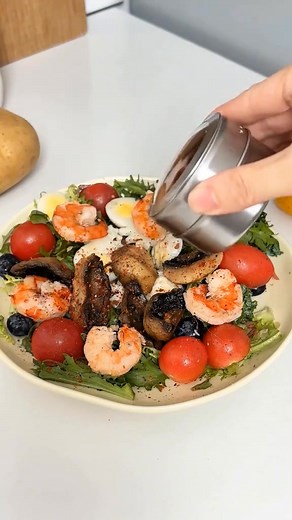 👩‍🍳 Tired of messy kitchen counters? ✨ Our Magnetic Spice Jars stick firmly to your fridge or any metal surface – saving space while keeping your spices fresh and visible! ✅ Transparent rotating lid – choose between sprinkle or pour! Make your kitchen neat, modern, and fun again! 💚 | Gftspot