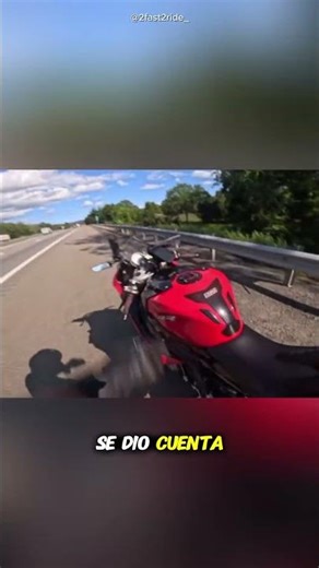 Persecución ÉPICA en Moto a 200 mph 🏍️💨 ¡Los Adelantó a Todos! 🚓😱 #shorts