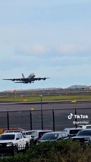 シドニー空港からのカンタス航空とシンガポール航空A380