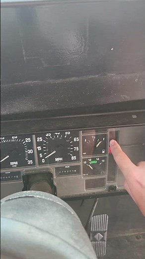 Startup of a 2000 International 3800 7.3 T444E (Retired)