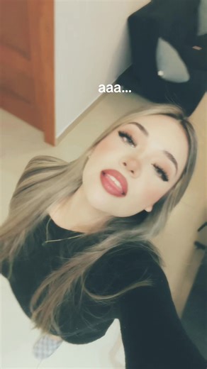 Videos de Sara Vega 🫠 (@sara._.vega) con “Toa - Dei V & De La Rose”