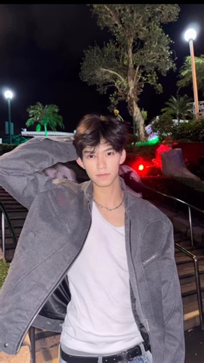 𝕄𝕒𝕟𝕤𝕠𝕟 𝕐𝕚𝕡🪐 | 唔好玩鬼屋，去我屋企睇金絲𤠣🐒 . . . . #男生 #男生日常 #精神狀態 #hkboy #hongkong #hongkongboy #hkig | Instagram