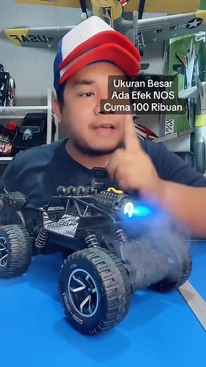 Ukurannya lebih besar jika dibandingkan dengan mobil RC harga 100ribuan kebanyakan, sudah ada efek asap dan batre mobilnya bisa dicas #mobilrc #rcoffroad #efekasap #efeknos #nos