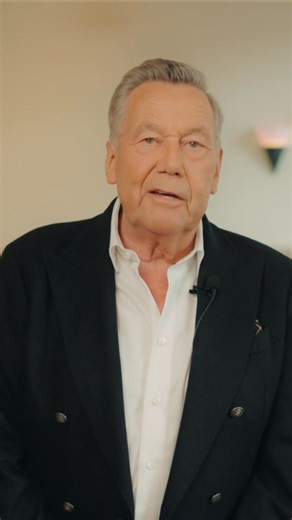 Liebe Freundinnen, liebe Freunde, heute ist der Tag: Mein Live-Album „50 Jahre. Alle Hits. Live“ ist ab jetzt überall erhältlich! Aufgezeichnet während meiner ausverkauften RK50-Tour – mitreißende Momente, große Emotionen und ganz viel Gänsehaut. Erhältlich als elegantes 2CD-Hardcover-Mediabook sowie in zwei D2C-Bundles: Ticket-Bundle inkl. Premieren-Ticket für meinen Konzert-Kinofilm am 16.10.2025 im Cineplex Münster, Merch-Bundle mit 9-teiligem Magnet-Set und Schlüsselanhänger im Spezialdesign