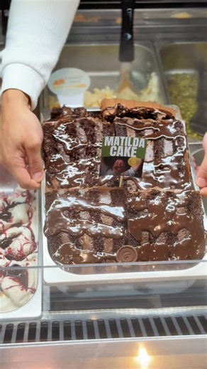 Flakes® on Instagram: "Gelato Matilda pra fazer seu Sábado mais feliz 😍 🏆 Os doces mais desejados do Brasil 🇧🇷 📍São Paulo Itaim Bibi 10:30h às 20h Rua Pedroso Alvarenga 1192, Itaim Bibi. 📞11 98851-4838 🛵 Ifood / Rappi Itaim Bibi 10:30h às 23h 📍São Paulo Brooklin 11h às 19h Rua José Otaviano Soares 37, Brooklin. 📞11 91326-3003 🛵 Ifood e Delivery Brooklin 11h às 19h 📍 Flakes Porto Velho 11h às 20h Avenida Calam
