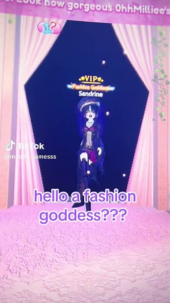 Discovering a Fashion Goddess on Roblox