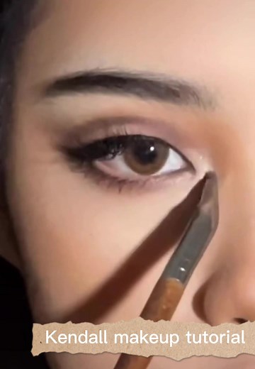 #kendall #makeuptutorial #makeuphacks #eyeliner #eyeshadow #lipgloss