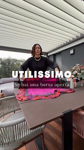 Se hai una borsa che rimane aperta questo hack é utilissimo per tenere al sicuro i tuoi oggetti. E poi da un tocco di colore anche all borsa più basic! Che ne pensi? Il Camerino #ilcamerino #fashionhack #borsa #foulard | il_camerino_