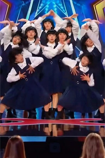 Incredible Synchronization in Contemporary Dance