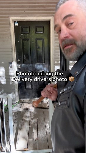 It’s the Delivery Man! #deliveryphoto #twdnegan #neganparody #funnyclip #joke | The Notorious Negan