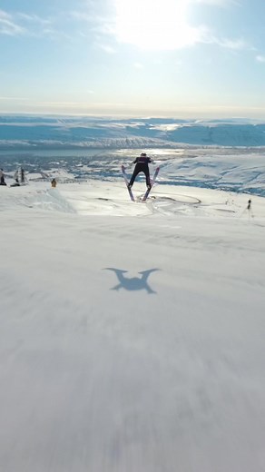 Récord mundial de salto de esquí: 291 metros logra el salto