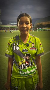 Fernanda Franco Torregroza ⚽Jugadora del equipo Taganga de Santa Marta, 💙 recorre dos horas desde Guamachito, Magdalena cada fin de semana para entrenar.Porque cuando el fútbol y la familia son lo más importante de la vida,ningún camino es largo. ✨Aquí se juega con sacrificio, amor y sueños que no se rinden.#BabyFútbol #ElSueñoComtinua | El Internacional Del Deporte