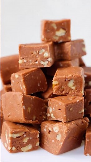 Velveeta Fudge Recipe with Pecans #easyrecipe #vintagerecipes #velveeta