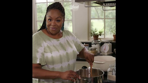 Kardea Brown's tried-and-true method for Hoppin John, the Gullah rice-and-peas classic, involves cooking the peas separately for extra-fluffy results!! 😋 Get the recipe: https://foodtv.com/3zUFJEJ | Food Network