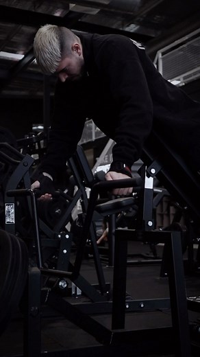 Stefan Bodegrajac || Online Fat Loss Coach on Instagram: "Confidence is not something that comes naturally to everyone. * It’s something that you have to work on and develop over time. * It’s about embracing your strengths and accepting your weaknesses. When you have confidence, you can take on challenges with ease and overcome obstacles with determination. But confidence isn’t just about what you can do, it’s also about who you are. It’s about being comfortable in your own skin and knowing that