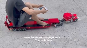 The strength of the new 3-axle heavy haul trailer with a king hauler 🤩🤩 can easily go for a ride on one 😎😎😎 is this the new way to get to work? #trucking #RC #hydraulicrc | Toucanhobby RC Model