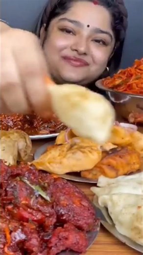 Mukbang eating momo (maddy eats) #asmr #mukbang #food #eatingvideos