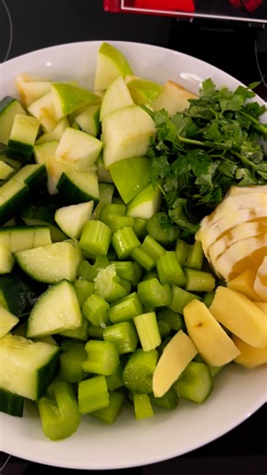 9.2K views · 122 reactions | The best green juice recipe ever! | Chef Ricardo Cooking | Facebook