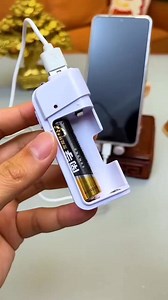 Ce bloc d'alimentation d'urgence est un compagnon fiable pour garantir que votre smartphone reste chargé où que vous alliez. Produit : Batterie remplaçable Snap-In Banque d'alimentation d'urgence ▶️ Aucun droit d'auteur n'est prévu. #productdesign #productdesigner #designinspiration #designinspirations #innovativedesign #innovativeproducts | Mind'Store CI