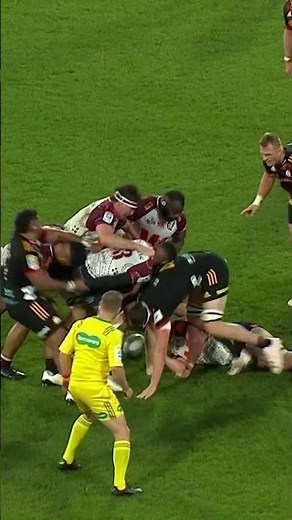 6'8" of pure DESTRUCTION 💪 Brodie Retallick shows the Reds who's boss!