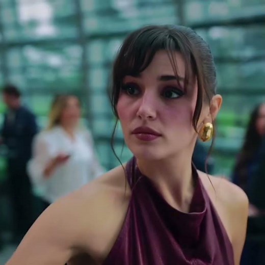 Hande Erçel's Most Romantic Scene 💖 | Aşk Dolu Anlar | Spicy Actress #handeerçel #hanker #shorts