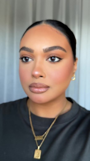 Achieve Flawless Makeup in Natural Daylight with 4K Quality