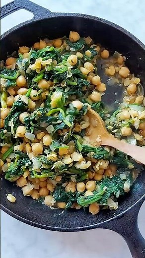 Chickpeas with spinach #chickpeas #spinach #legumes #chickpeasandspinach #easterrecipes