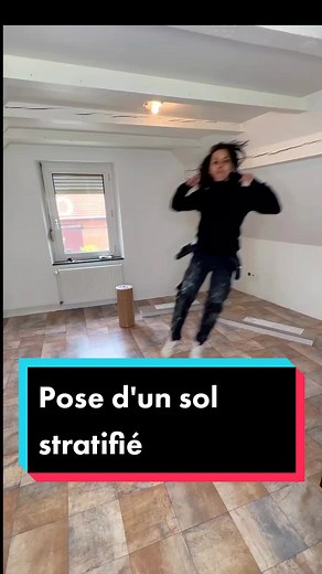 Cette semaine, @Kelly pose un sol stratifié aspect chêne naturel modèle